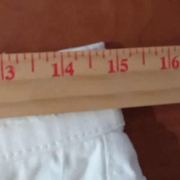 DKNY Jeans women's size 8 white Distress jeans - Picture 13 of 16